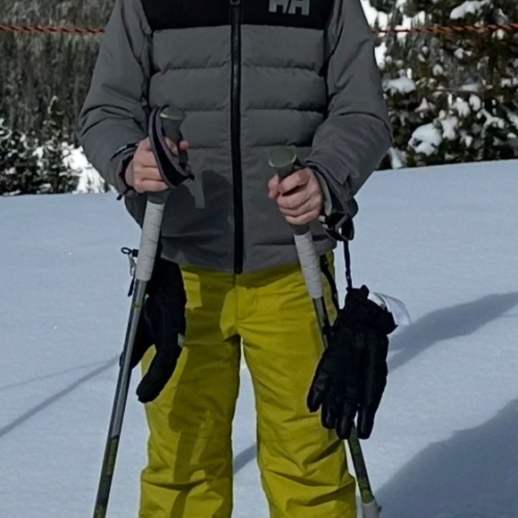 Youth size 8 Helly Hansen ski suit - Picture 2 of 11